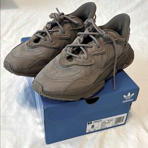 adidas Originals Ozweego in Simple Brown in Womens size 8